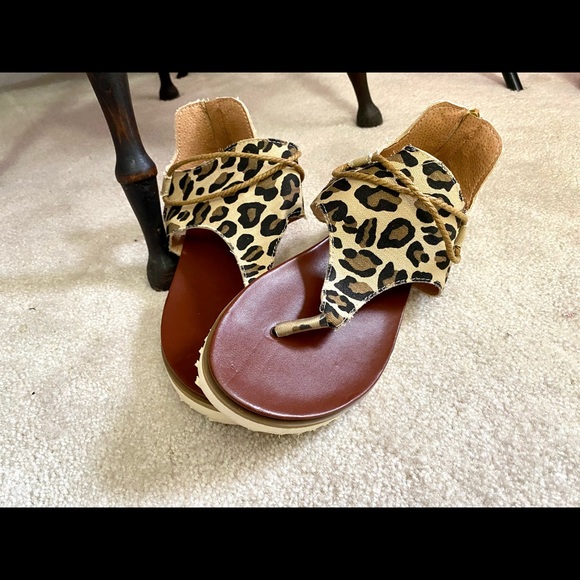 Animal print sandal, zip heel, rope detail - Picture 11 of 14